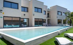 Guestready - April Rose Pool Apartments